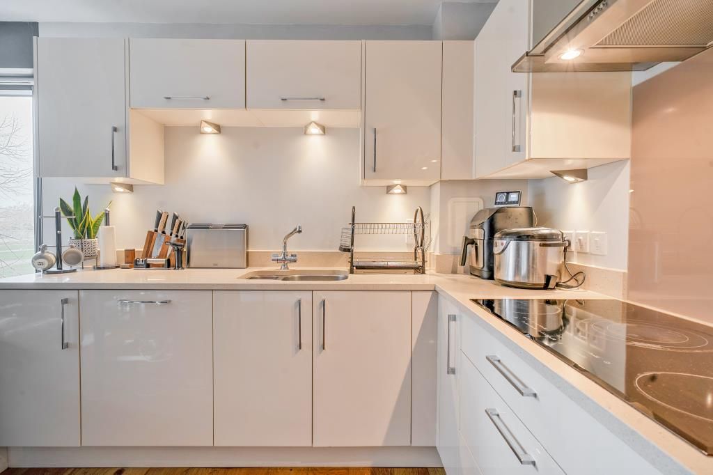 Property photo 3 of 20 Kitchen