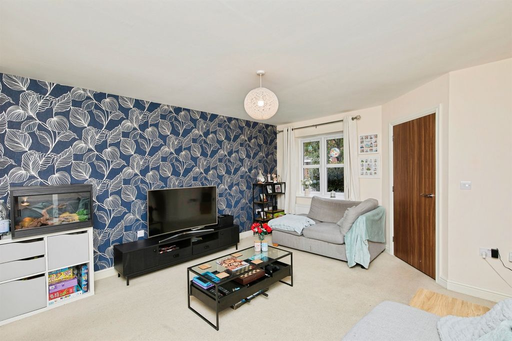 Property photo 3 of 17