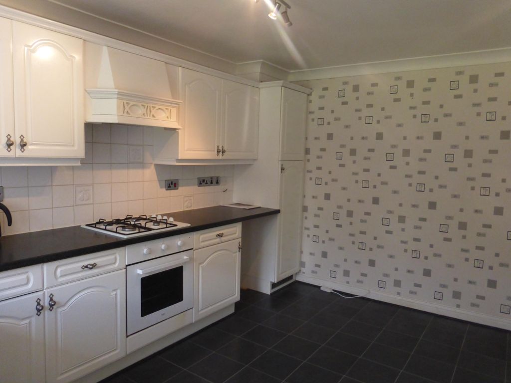 Property photo 3 of 6 Kitchen