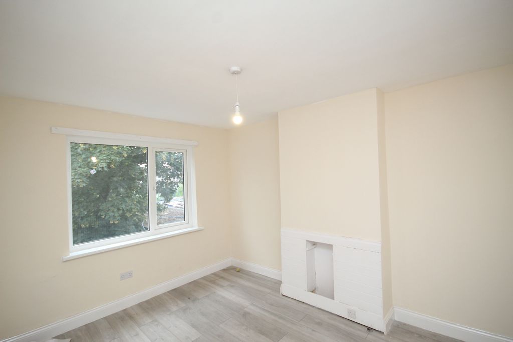 Property photo 3 of 8 Gallery