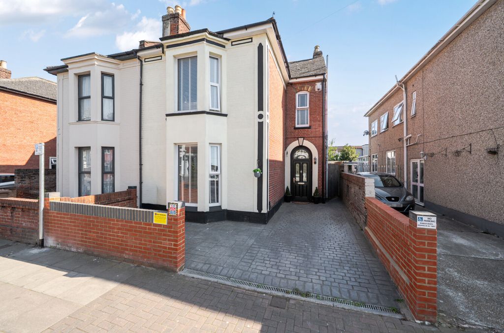 Property photo 1 of 12 1452032-26-69Ef9A...