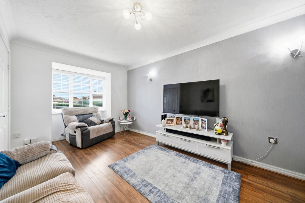 Property photo 2 of 21