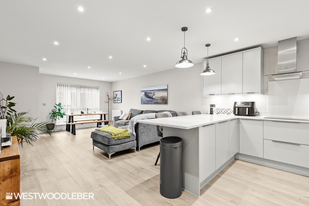 Property photo 1 of 21 Astoriaplace_12.Jpg