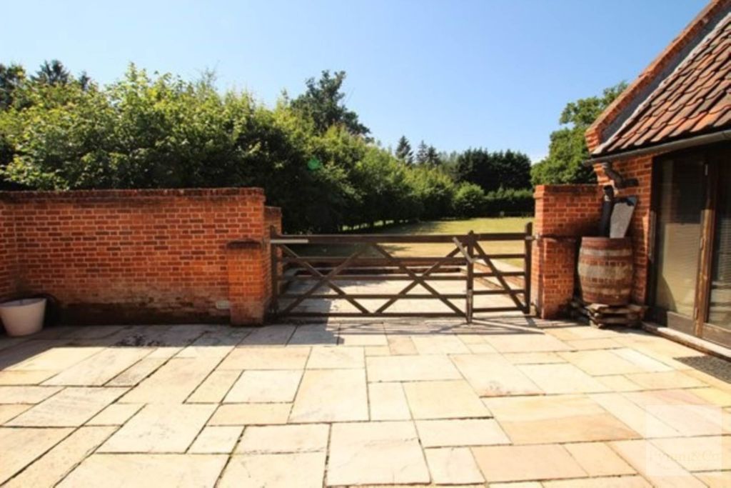 Property photo 3 of 27