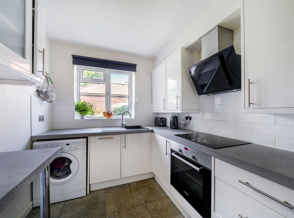 Property photo 2 of 13