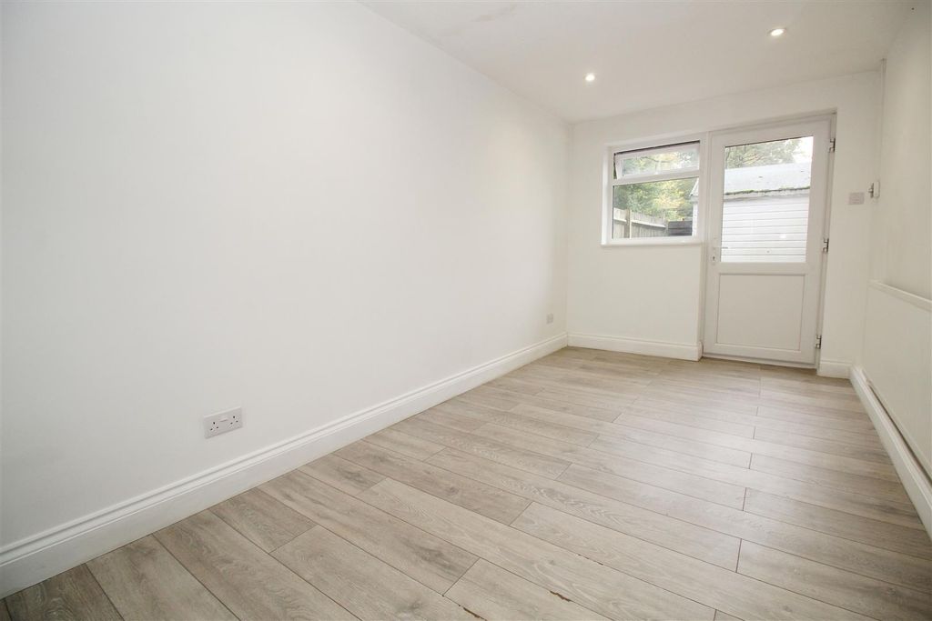 Property photo 3 of 5 Img_8392.Jpg