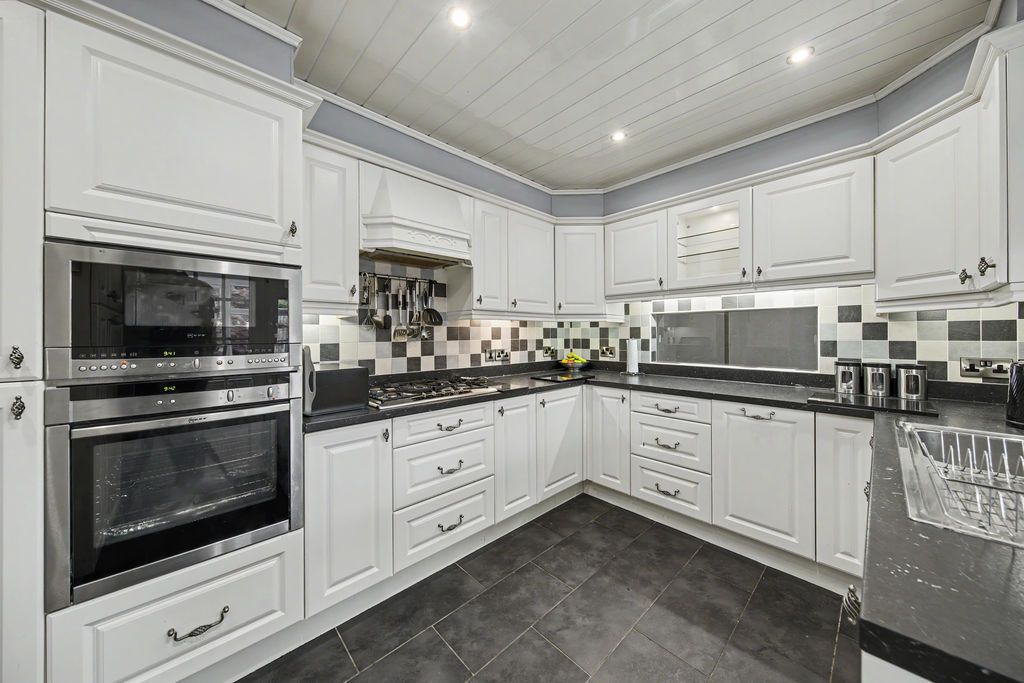 Property photo 2 of 30 Kitchen.