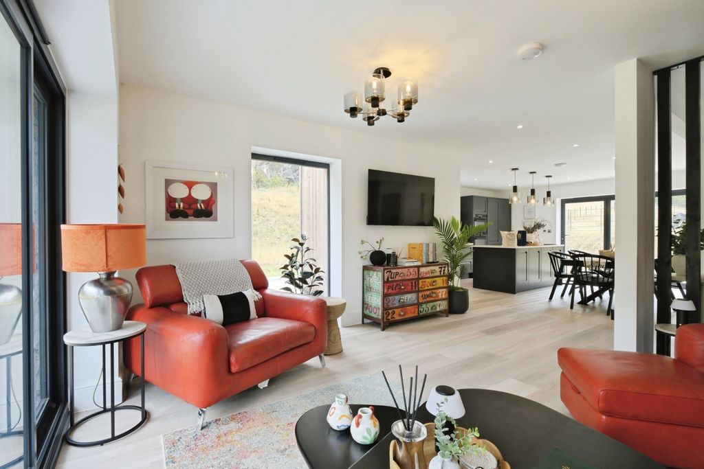 Property photo 2 of 18 Pbox-Img.Jpg