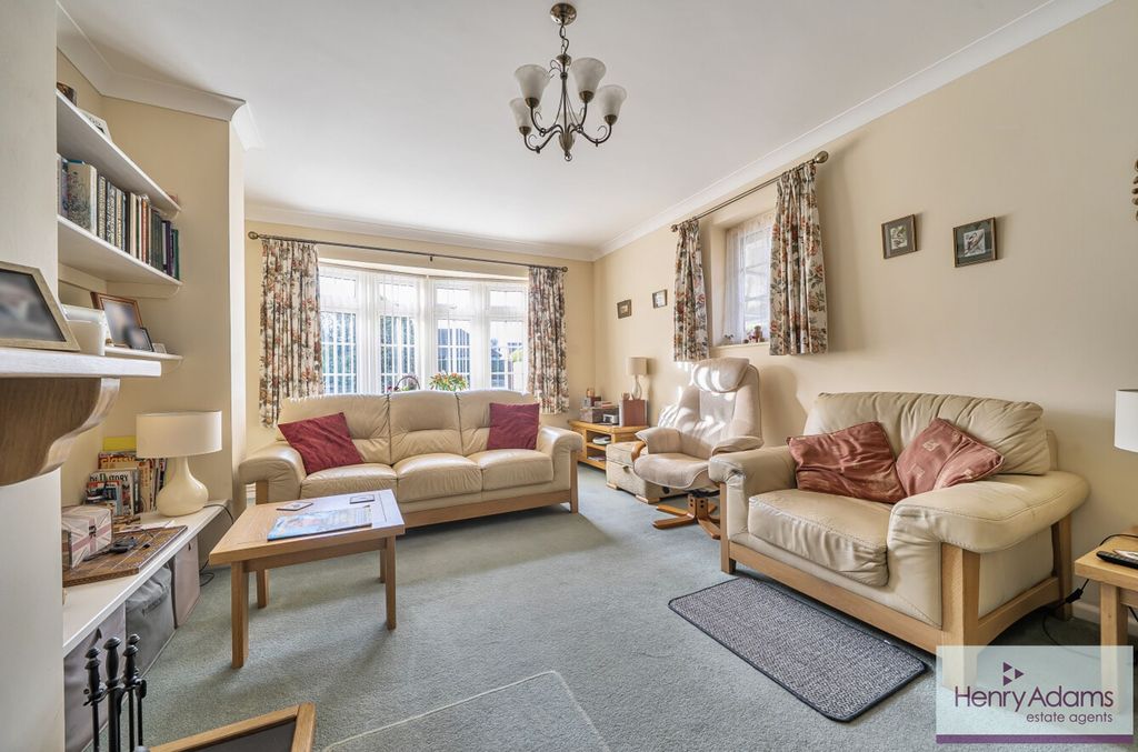 Additional image 6 of 3 bed detached bungalow for saleRother Close, Petersfield GU31