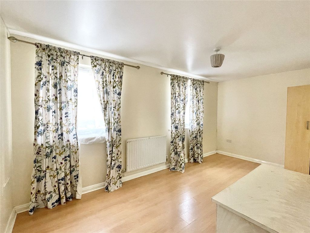 Property photo 2 of 11 Picture No. 01