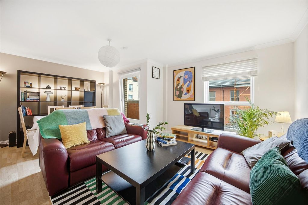 Property photo 3 of 14 03-Flat_8_1_Castle_Street_Glasgow_003.Jpg
