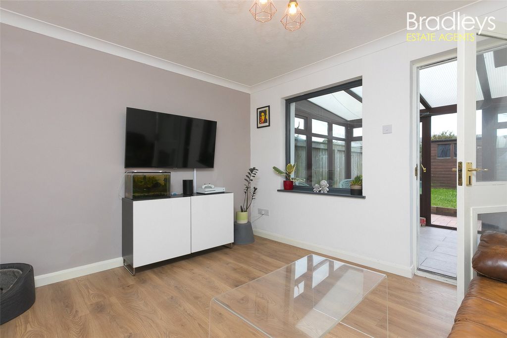 Property photo 2 of 14 Picture No. 18