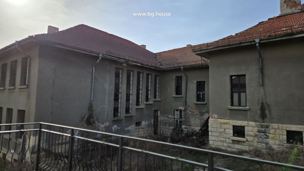 Property photo 3 of 100 Side Perspective Of The School Building Highlighting Its Window Arrangement And Roof