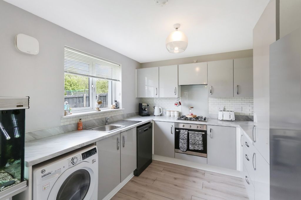 Property photo 3 of 15 Kitchen