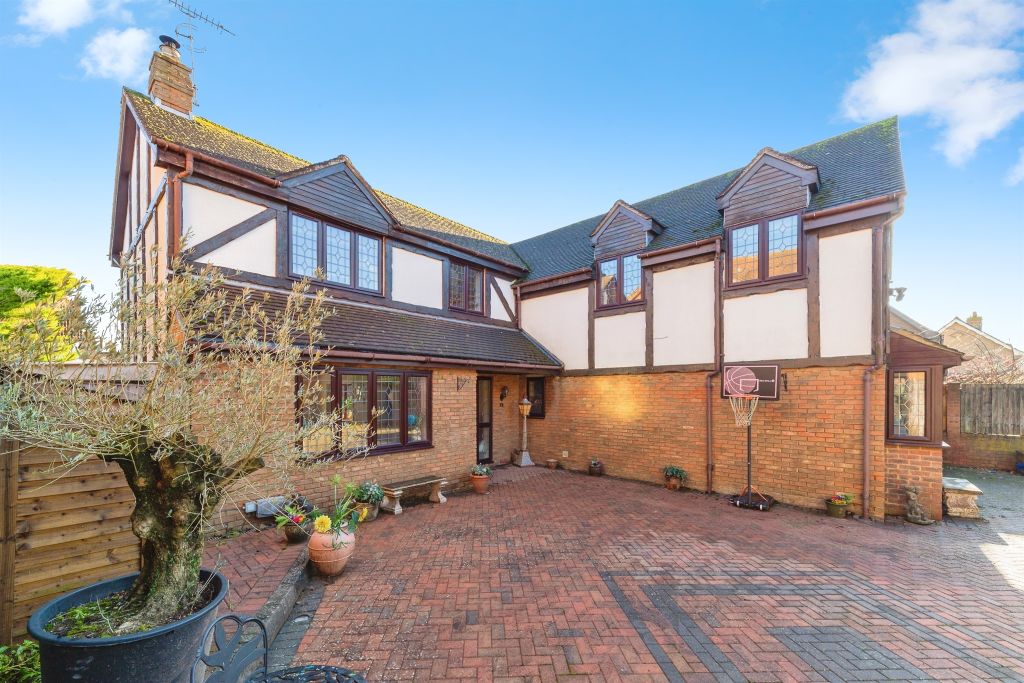 Property photo 2 of 24