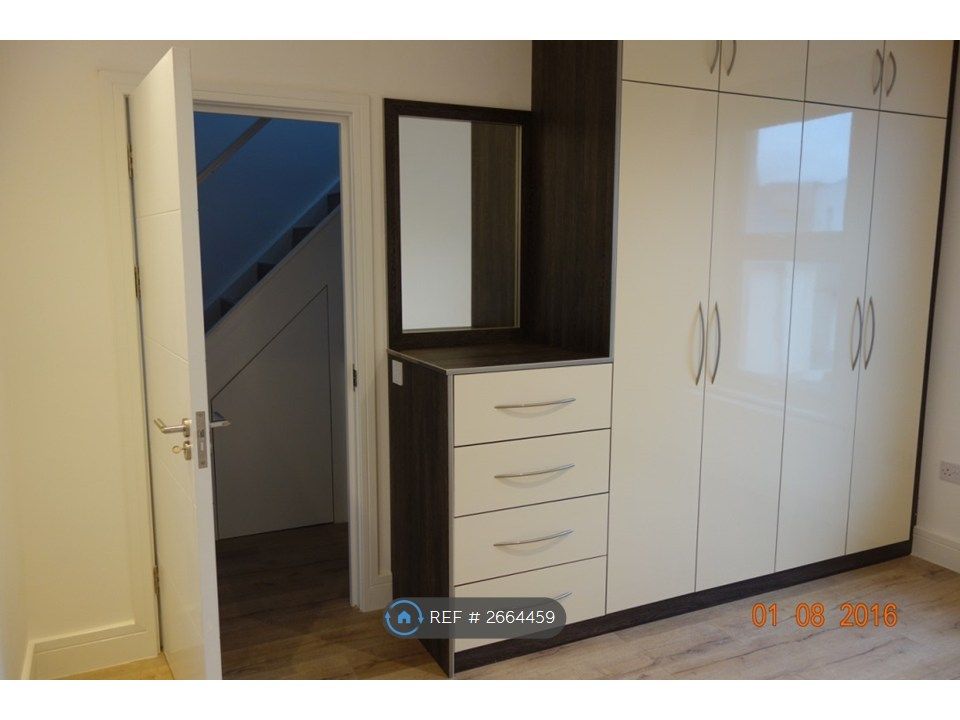 Property photo 2 of 14 Bedroom