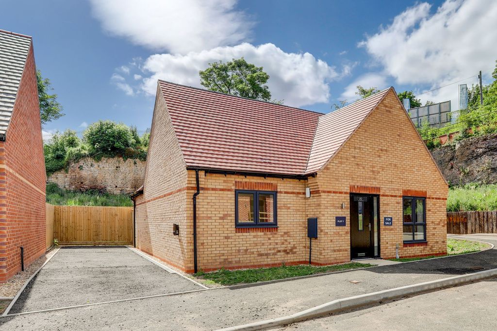 Property photo 1 of 18