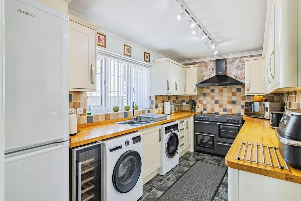 Property photo 3 of 20 Pbox-Img.Jpg