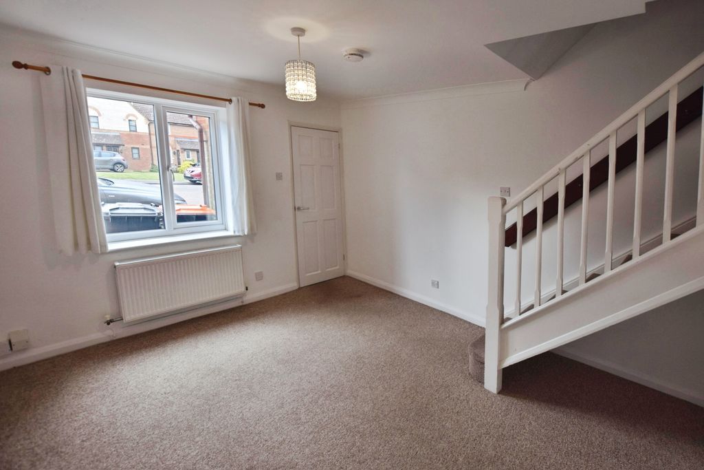 Property photo 3 of 13 Lounge