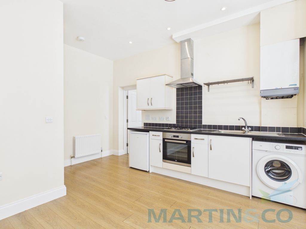 Property photo 3 of 6 Cam01059G0-Pr0386-Still003
