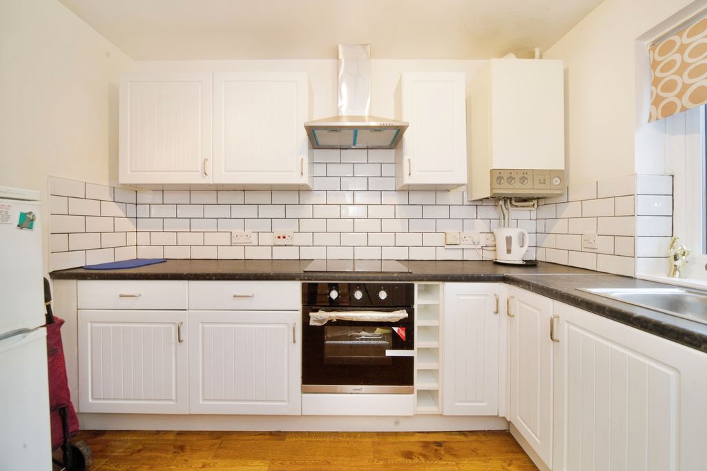 Property photo 1 of 17 Kitchen