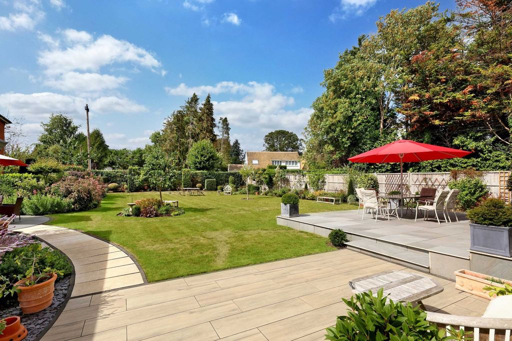 Property photo 2 of 25 Outdoor Entertaining