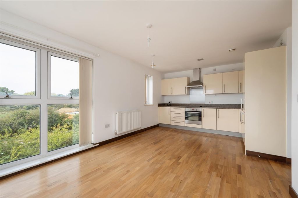 Property photo 2 of 13 Olympia Way, Whitstable
