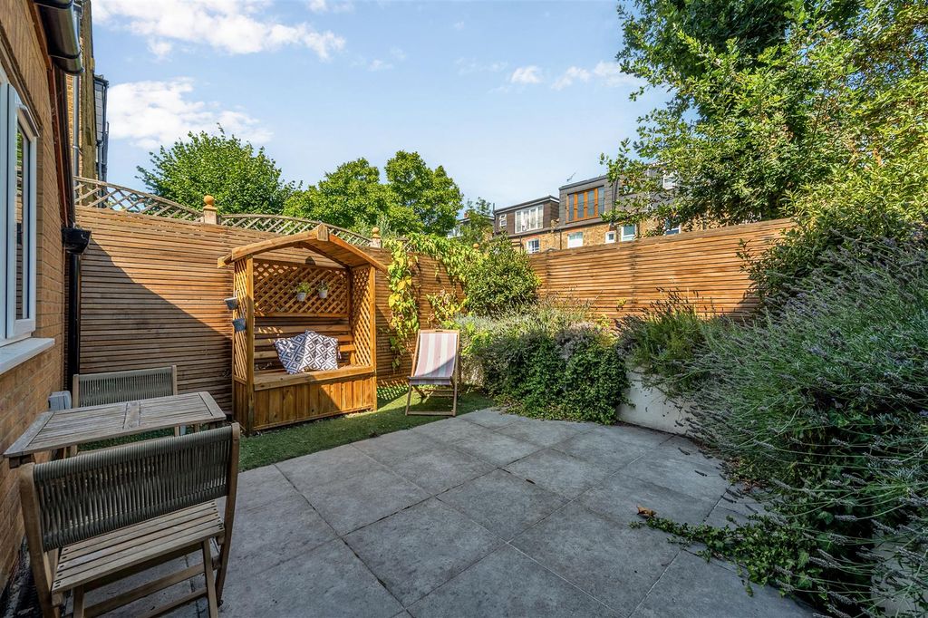 Property photo 2 of 11 67B Grafton Road-10.Jpg