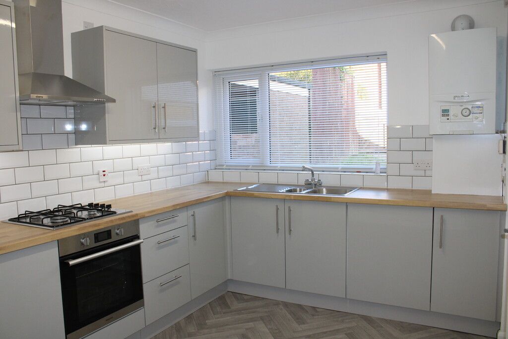 Property photo 3 of 19 Kitchen