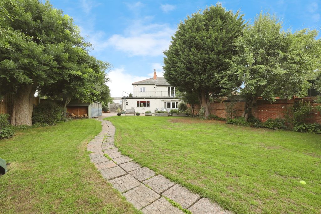 Property photo 2 of 24