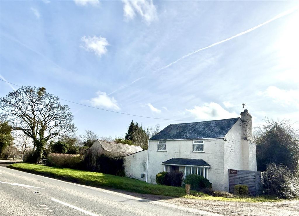 Property photo 1 of 18 Front Aspect