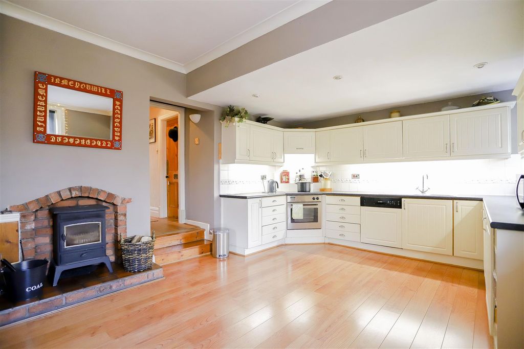 Property photo 3 of 40 3.Jpg