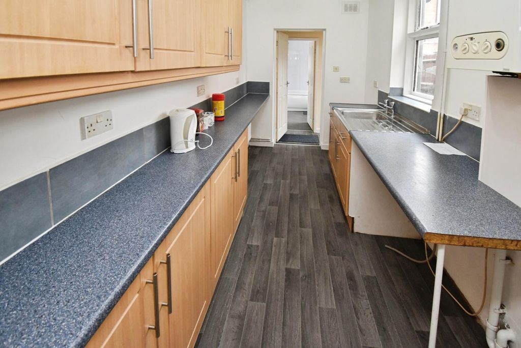 Property photo 2 of 11 Kitchen