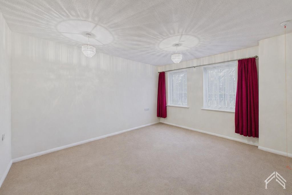Property photo 1 of 8 Elegant Room With Crystal Chandeliers.Png