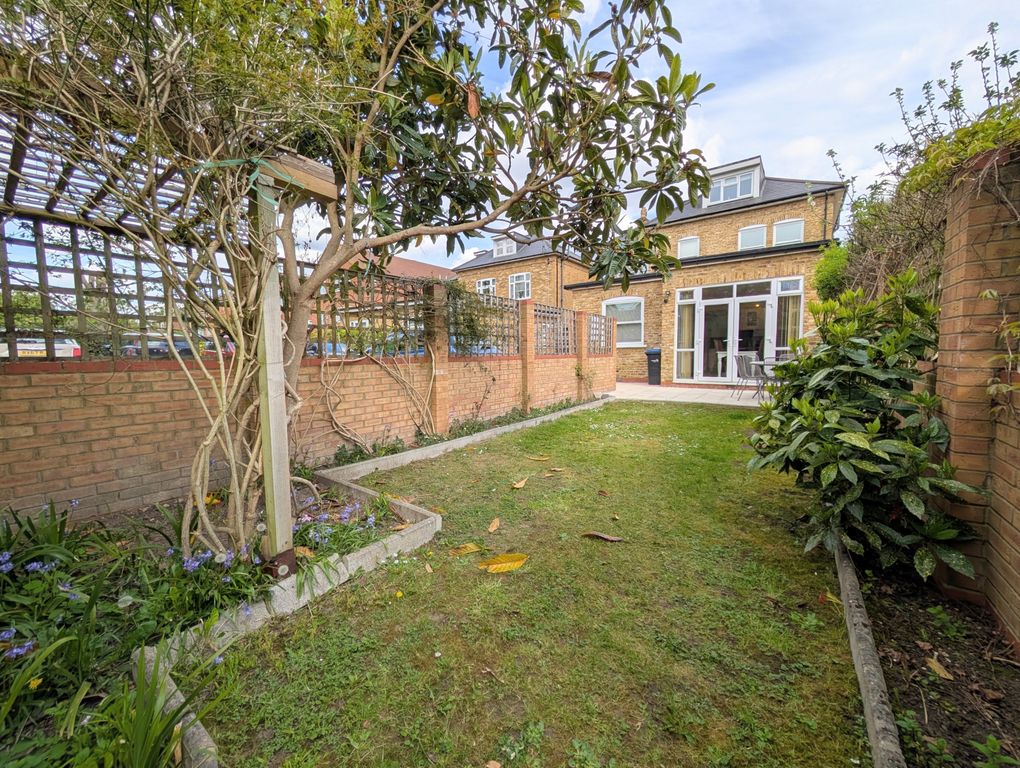 Property photo 2 of 27 Private Garden