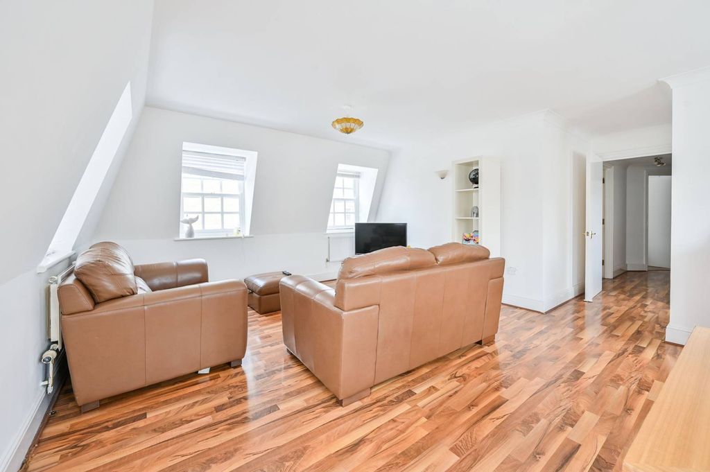 Property photo 3 of 10