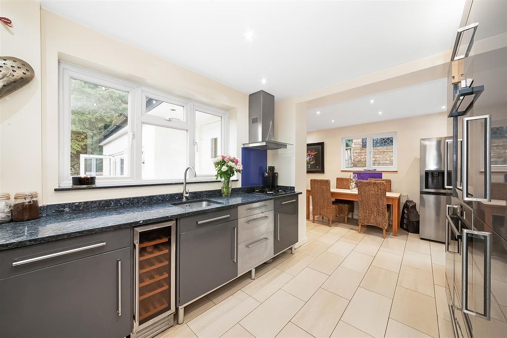 Property photo 3 of 15 Kitchen