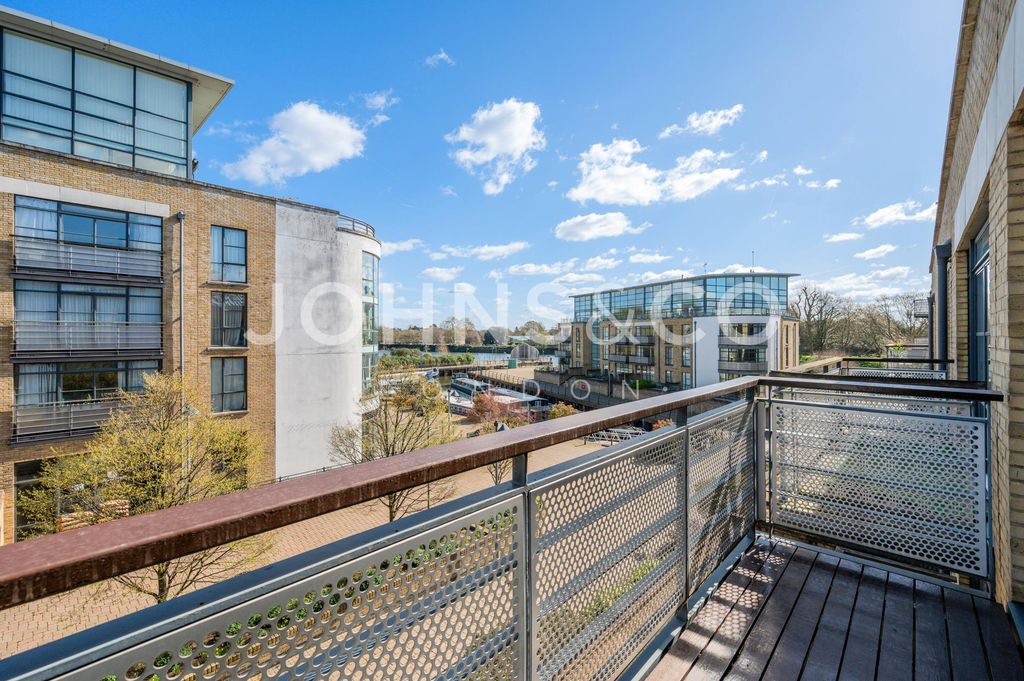 Property photo 2 of 11