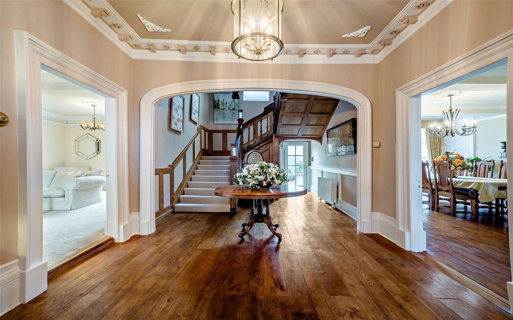 Property photo 3 of 30 Hall