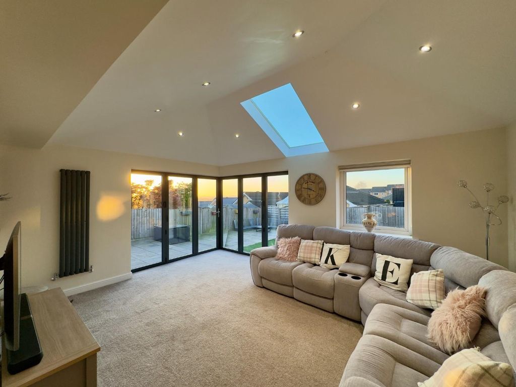 Property photo 3 of 42 Orangery Closed Photo, Clockhouse Grove, Burnley,