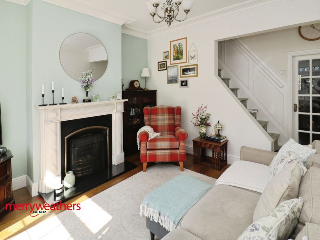 Property photo 3 of 13 Lounge