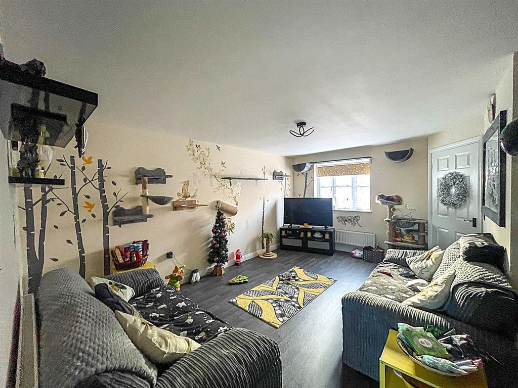 Property photo 2 of 10 Living Room