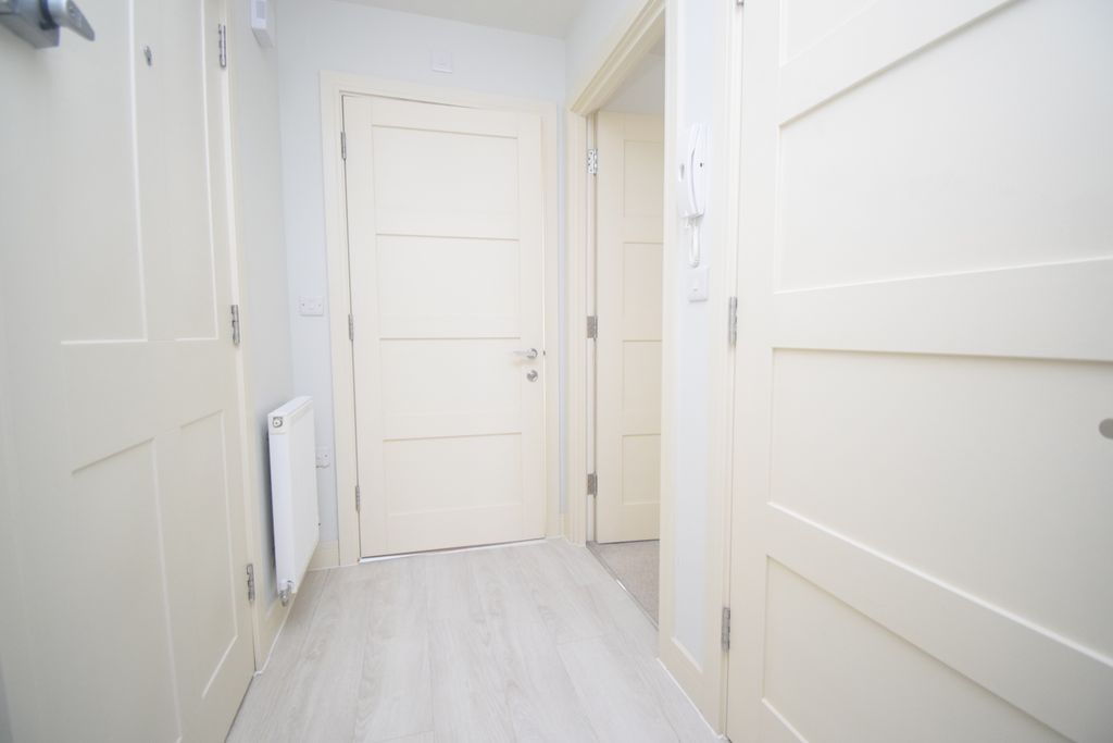 Property photo 3 of 9 Hall