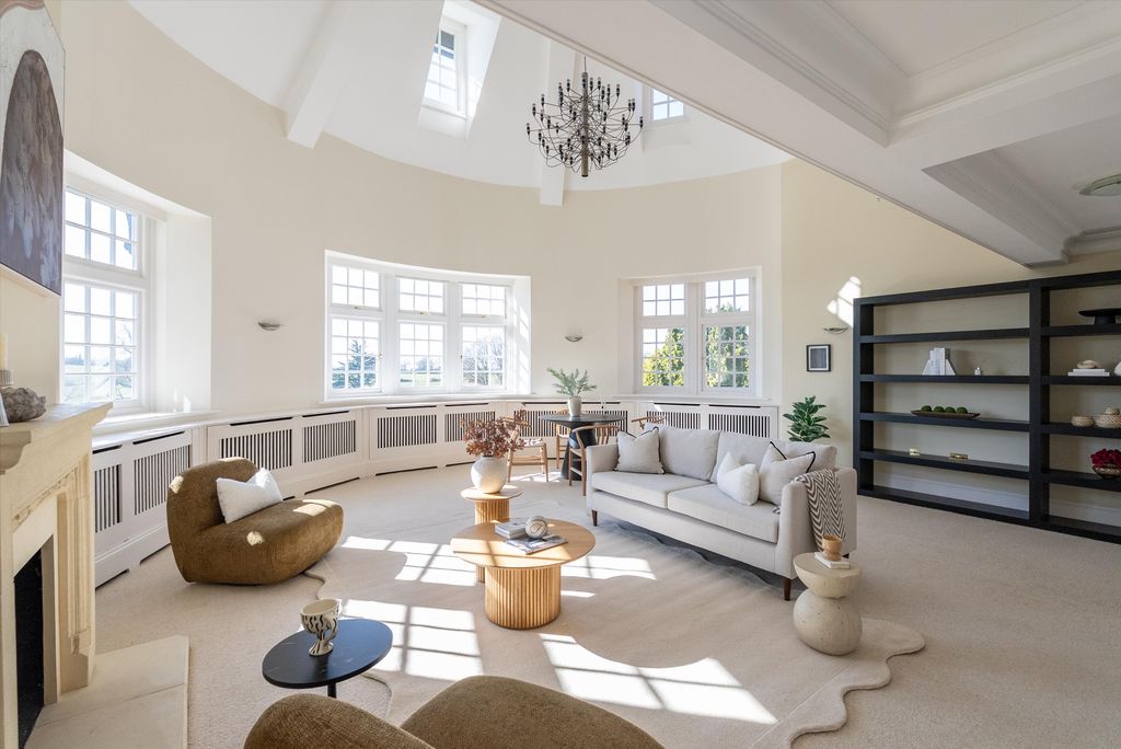 Property photo 2 of 33 Image