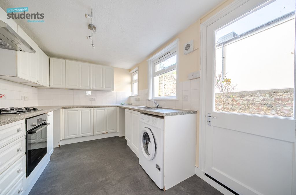 Property photo 3 of 11 Efc69838-97cd-4dc...