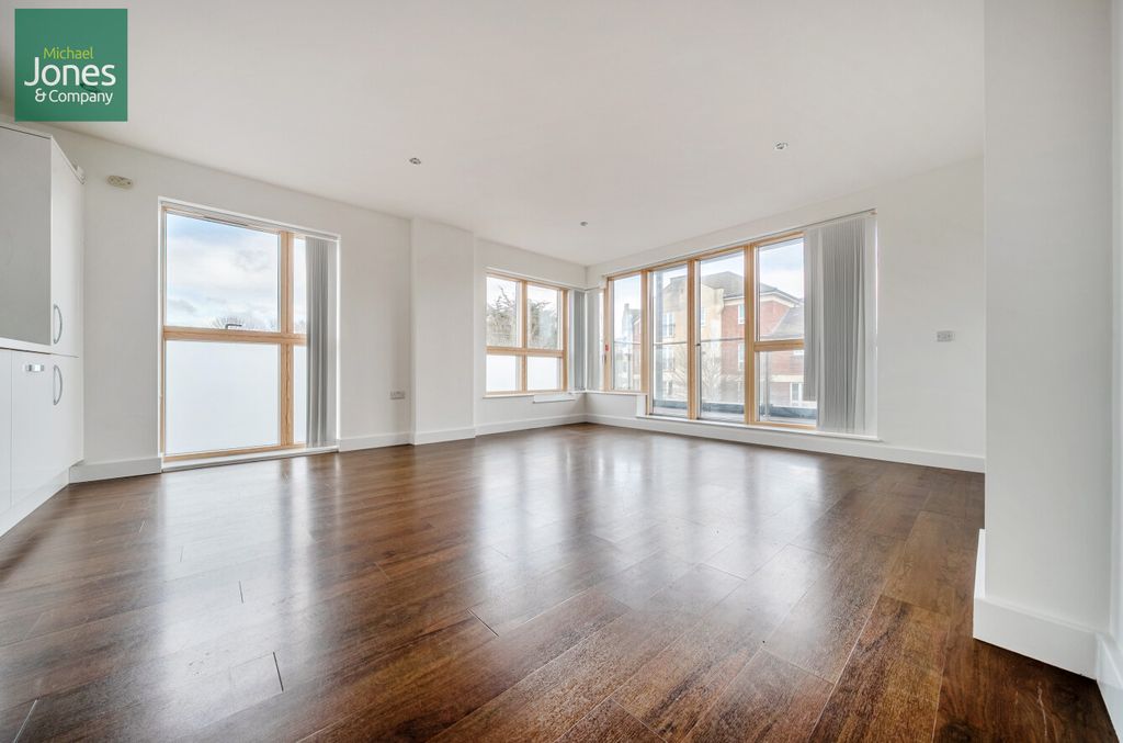 Property photo 2 of 10 Lounge