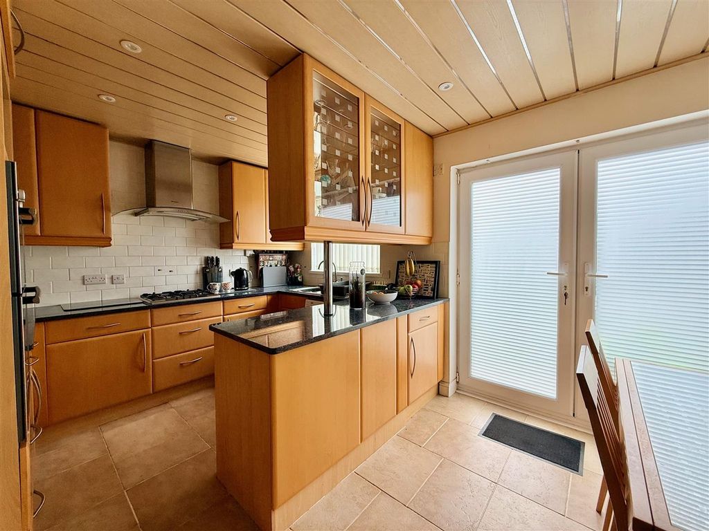 Property photo 3 of 10 Kitchen/Diner