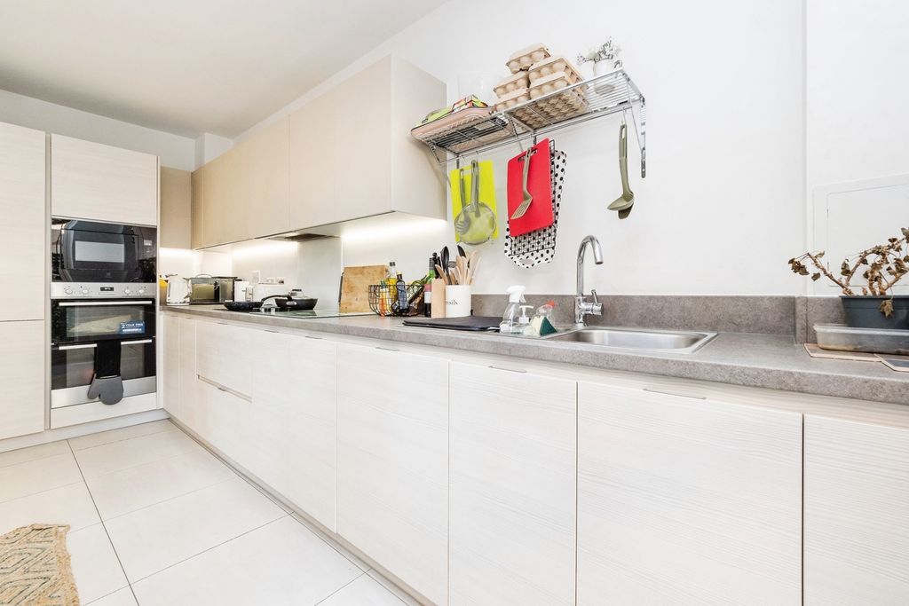 Property photo 2 of 17 Kitchen
