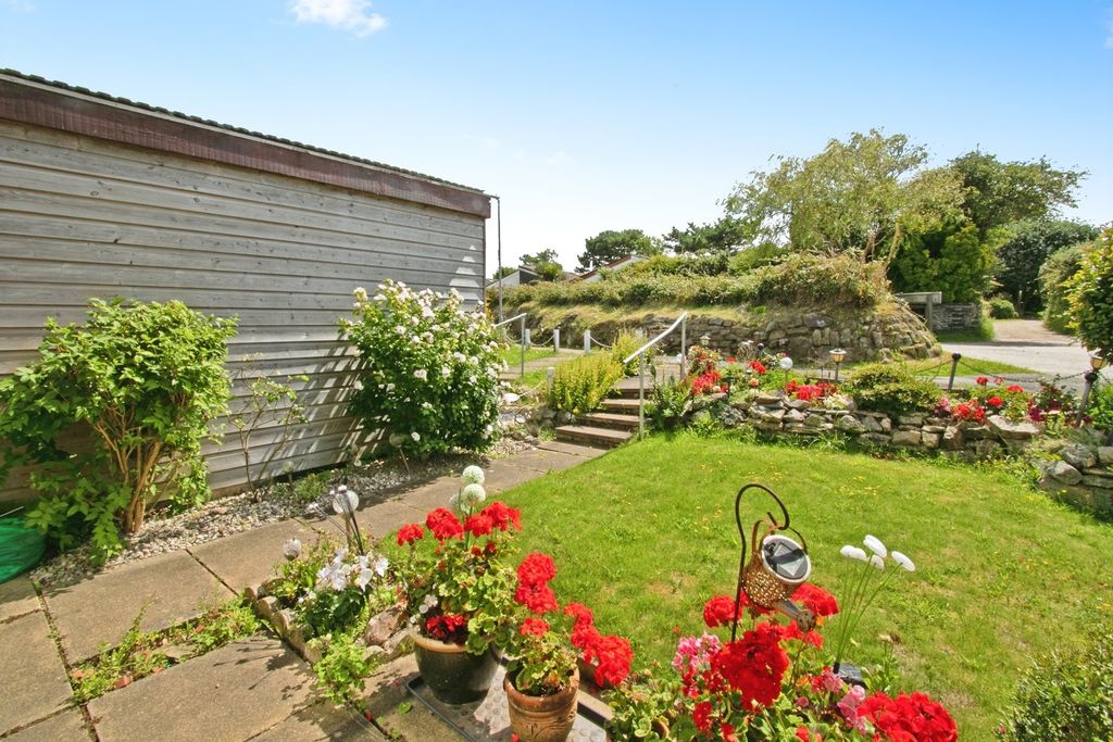 Property photo 3 of 17 Photo