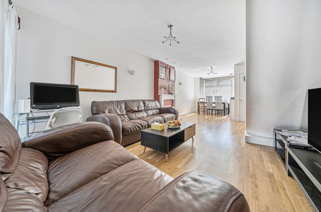 Property photo 3 of 15 1349651-12-68Bef5...